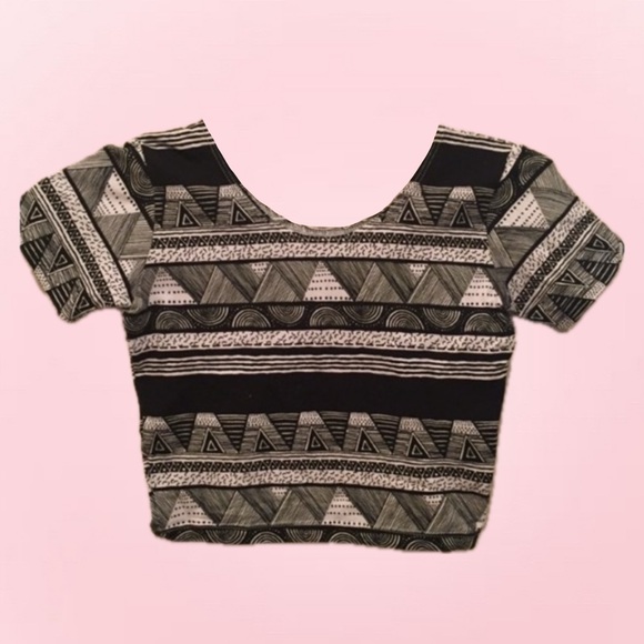 Printed Crop Top - Picture 2 of 3